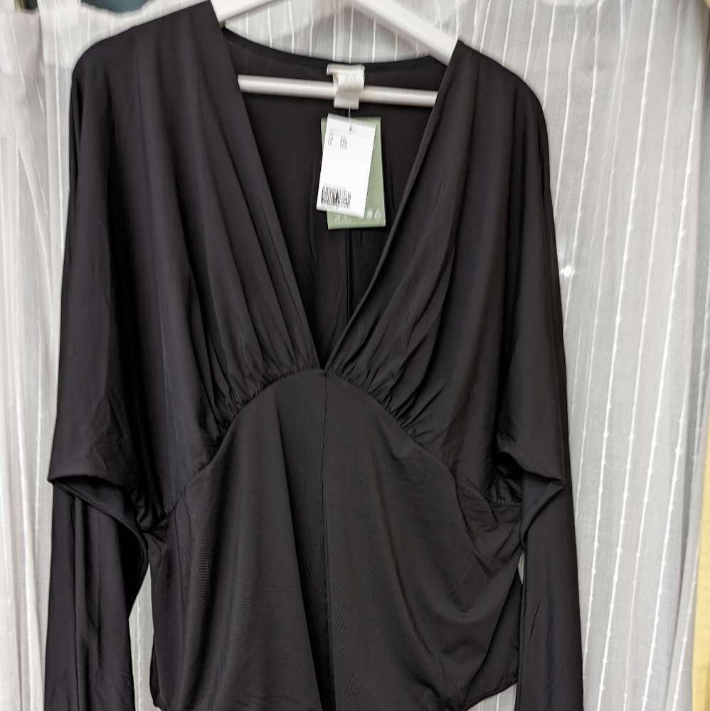 H&M NWT black bodysuit with v neck size XXL never worn